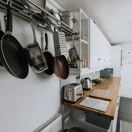 Sun - Cosy In With A Log Burner In Ulverston, Cumbria Hébergement de vacances Ulverston