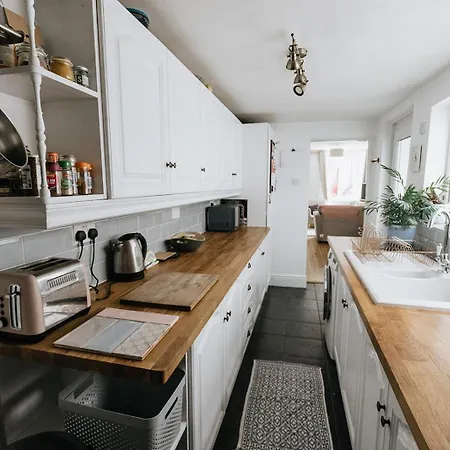 Sun - Cosy In With A Log Burner In Ulverston, Cumbria Hébergement de vacances Ulverston