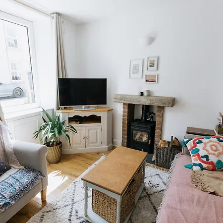 Sun - Cosy In With A Log Burner In Ulverston, Cumbria * Ulverston