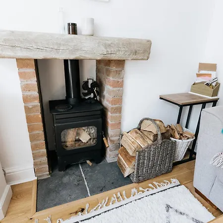 Дом отдыха Sun - Cosy In With A Log Burner In Ulverston, Cumbria Улверстон